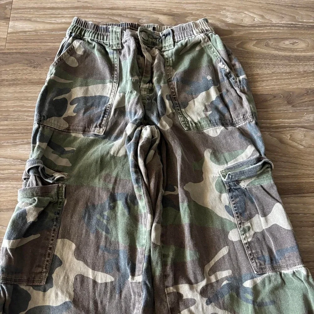 Vintage Y2K/2000s Baggy Camo Streetwear Cargo Pants! 28x27